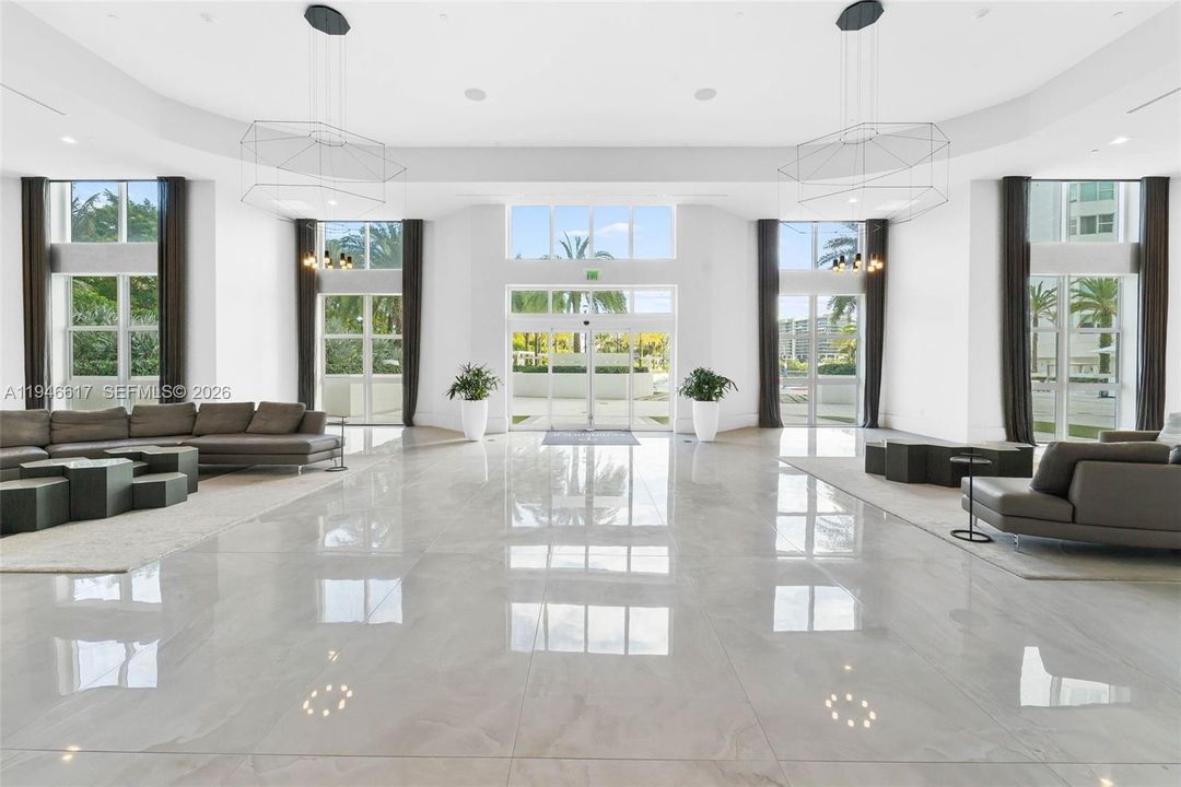 Active With Contract: $1,075,000 (2 beds, 3 baths, 2433 Square Feet)