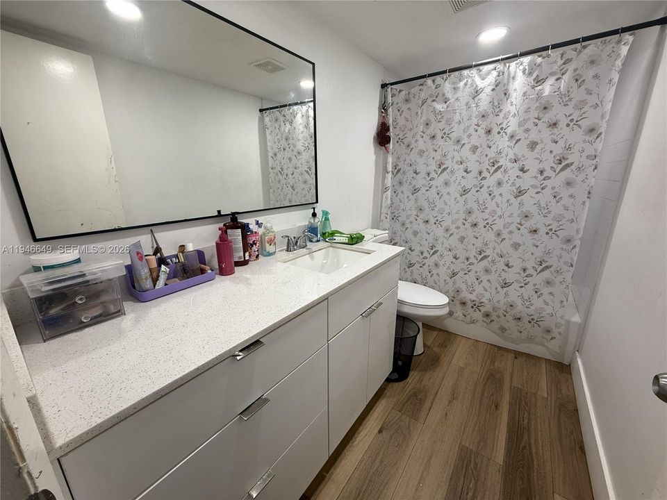 На продажу: $259,000 (2 спален, 1 ванн, 840 Квадратных фут)