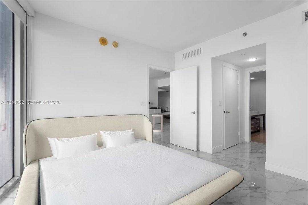 For Sale: $1,300,000 (2 beds, 2 baths, 1313 Square Feet)