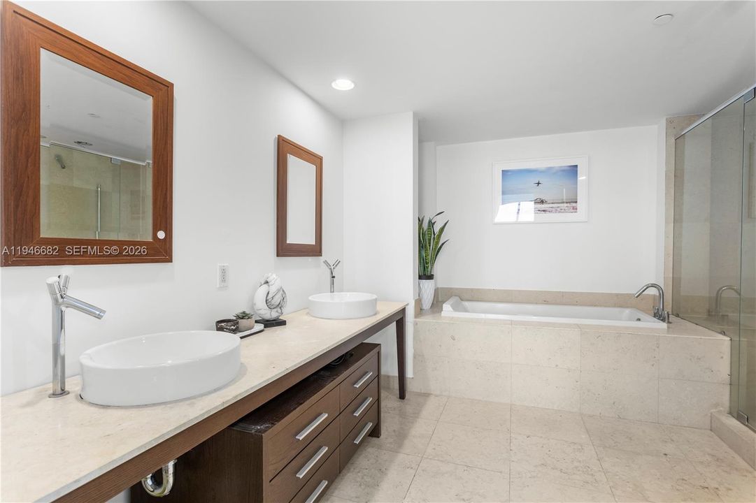 For Sale: $1,300,000 (2 beds, 2 baths, 1313 Square Feet)