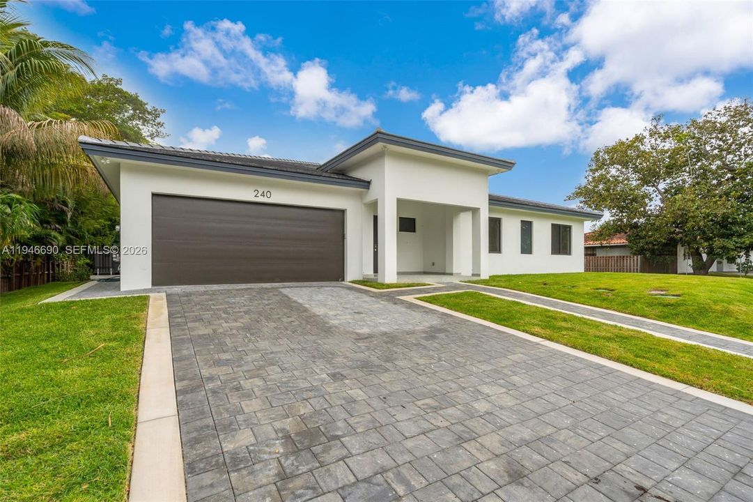 Vendido Recientemente: $2,490,000 (4 camas, 4 baños, 0 Pies cuadrados)