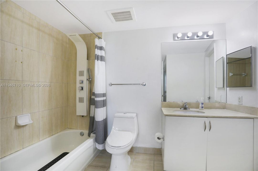 For Sale: $344,999 (1 beds, 1 baths, 821 Square Feet)