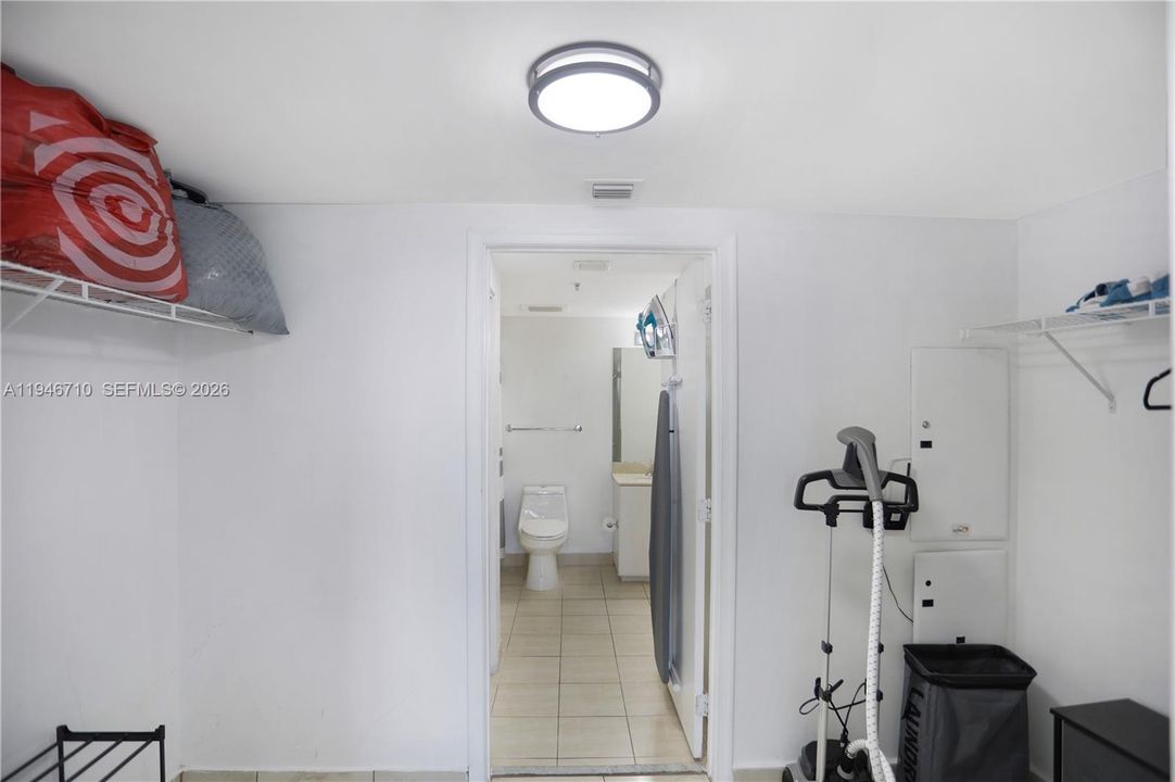 For Sale: $344,999 (1 beds, 1 baths, 821 Square Feet)
