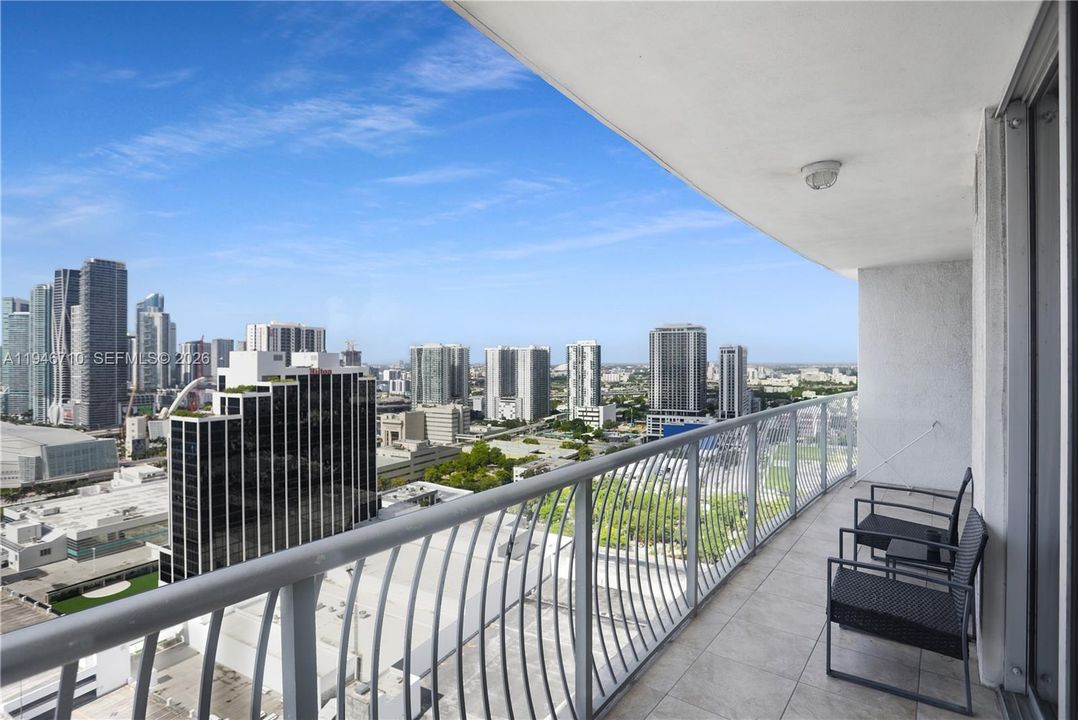 For Sale: $344,999 (1 beds, 1 baths, 821 Square Feet)