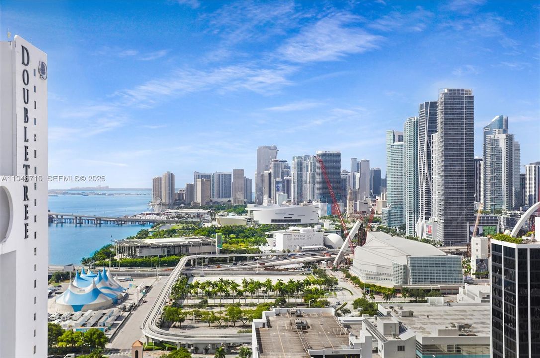 For Sale: $344,999 (1 beds, 1 baths, 821 Square Feet)