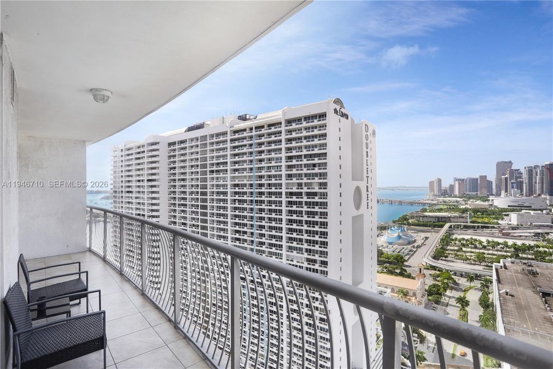 For Sale: $344,999 (1 beds, 1 baths, 821 Square Feet)