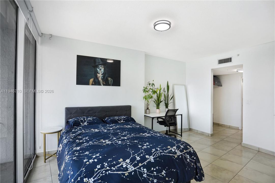 For Sale: $344,999 (1 beds, 1 baths, 821 Square Feet)