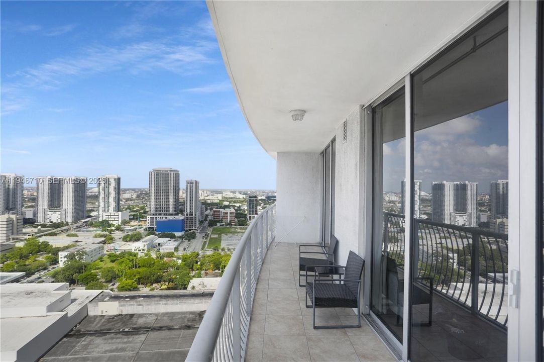 For Sale: $344,999 (1 beds, 1 baths, 821 Square Feet)