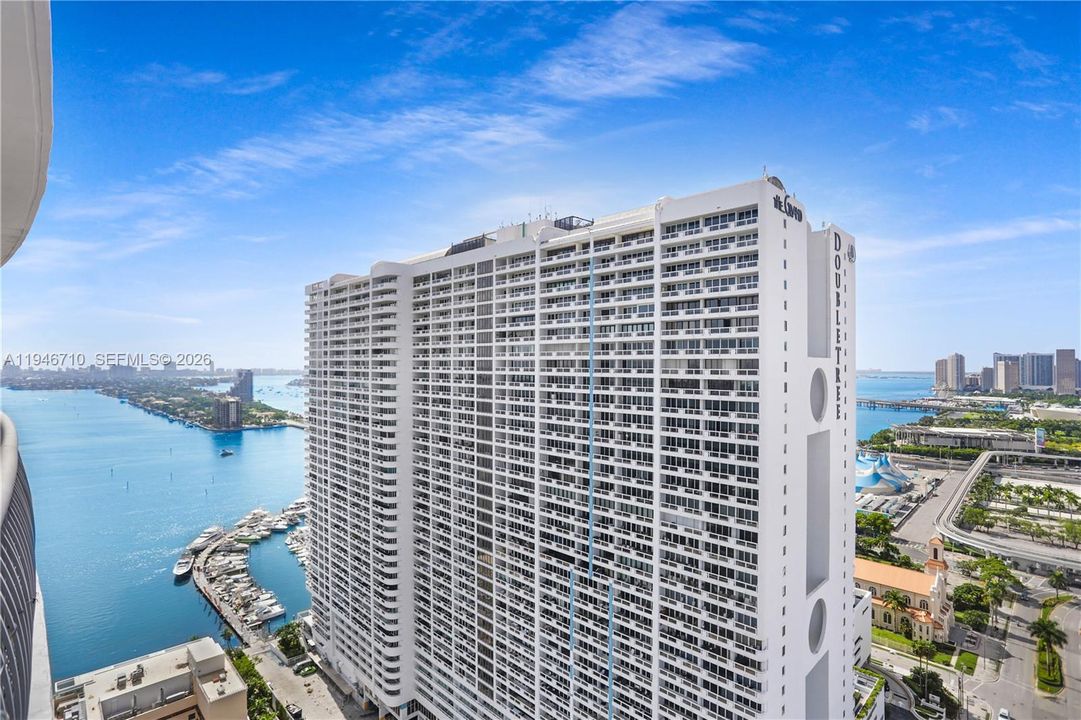 For Sale: $344,999 (1 beds, 1 baths, 821 Square Feet)