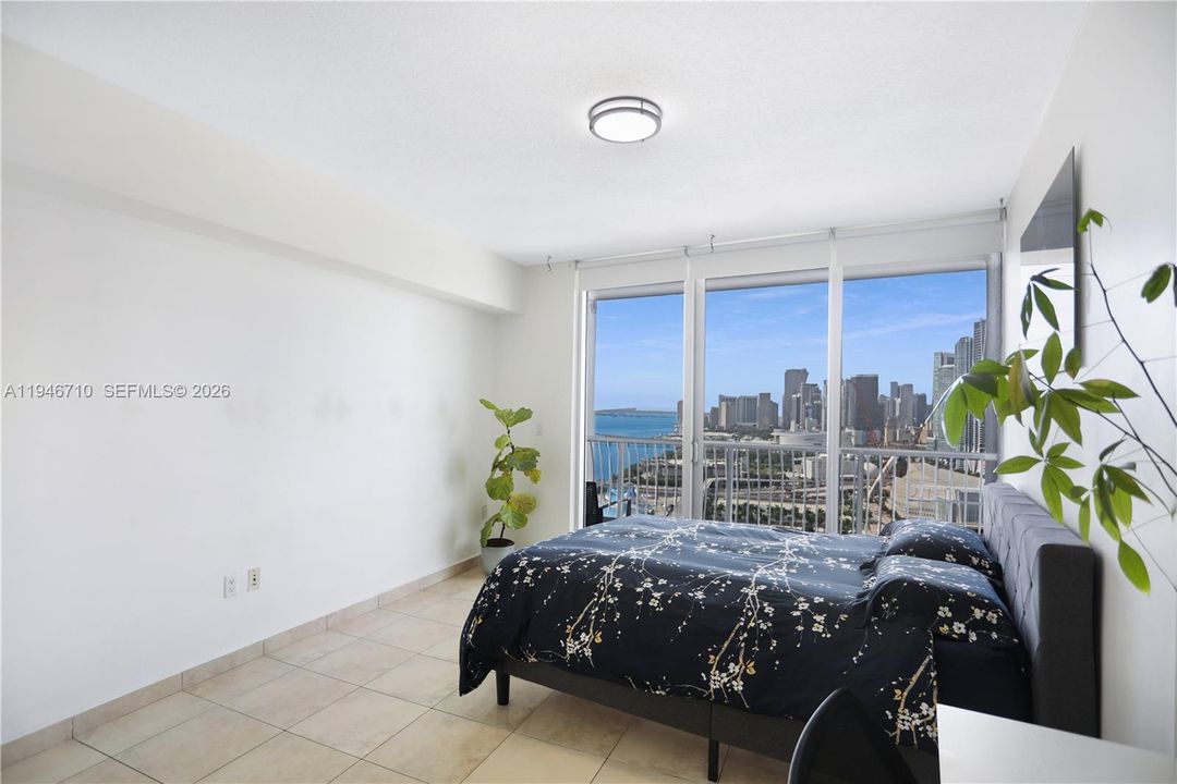 For Sale: $344,999 (1 beds, 1 baths, 821 Square Feet)
