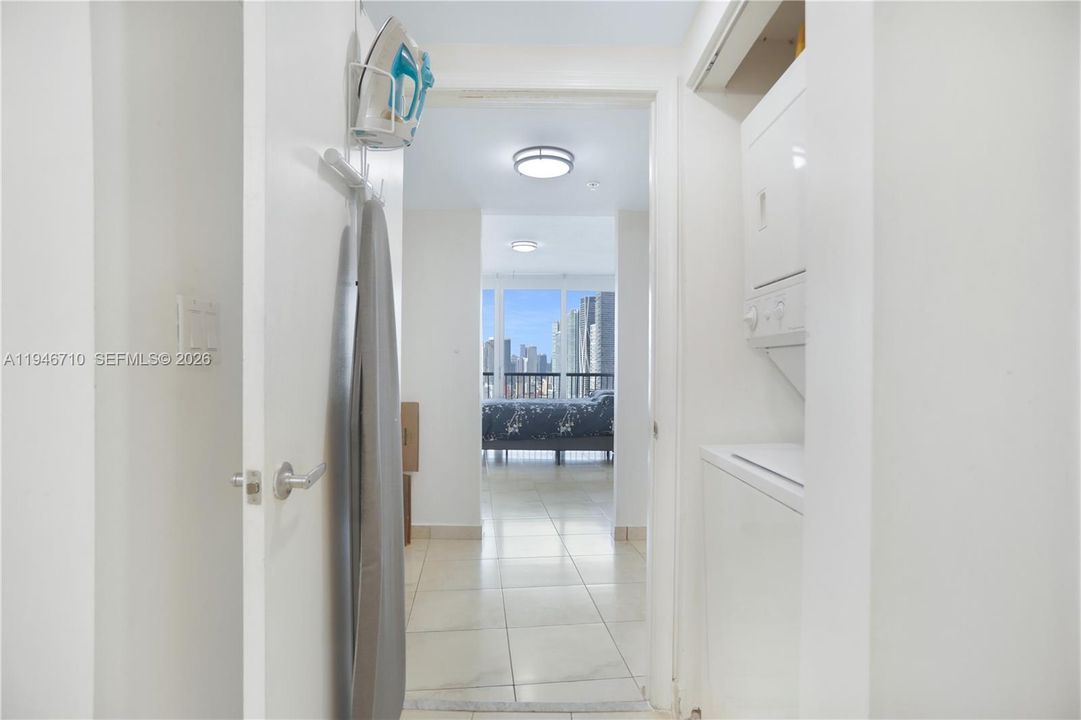 For Sale: $344,999 (1 beds, 1 baths, 821 Square Feet)