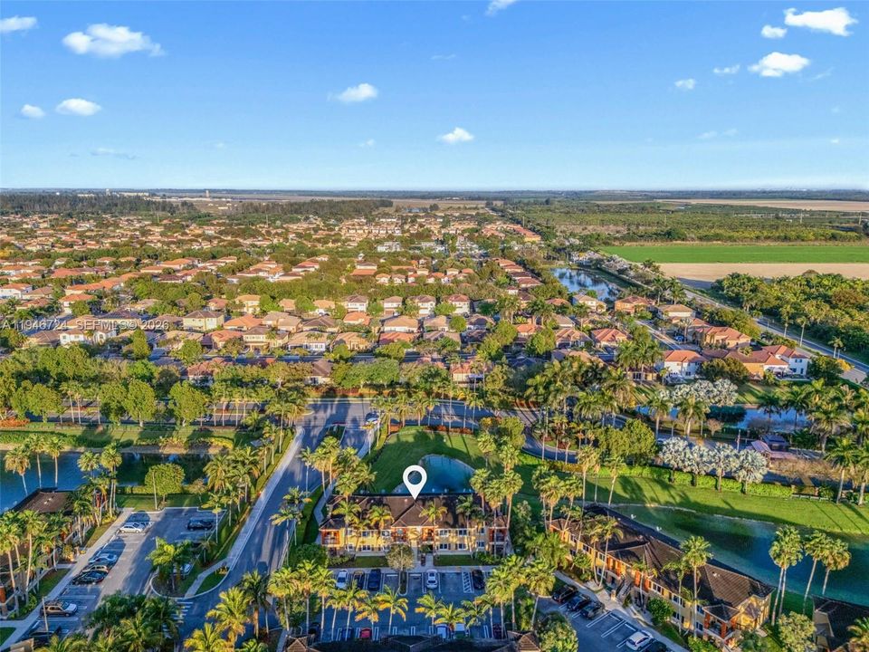 Activo con contrato: $246,499 (2 camas, 2 baños, 920 Pies cuadrados)