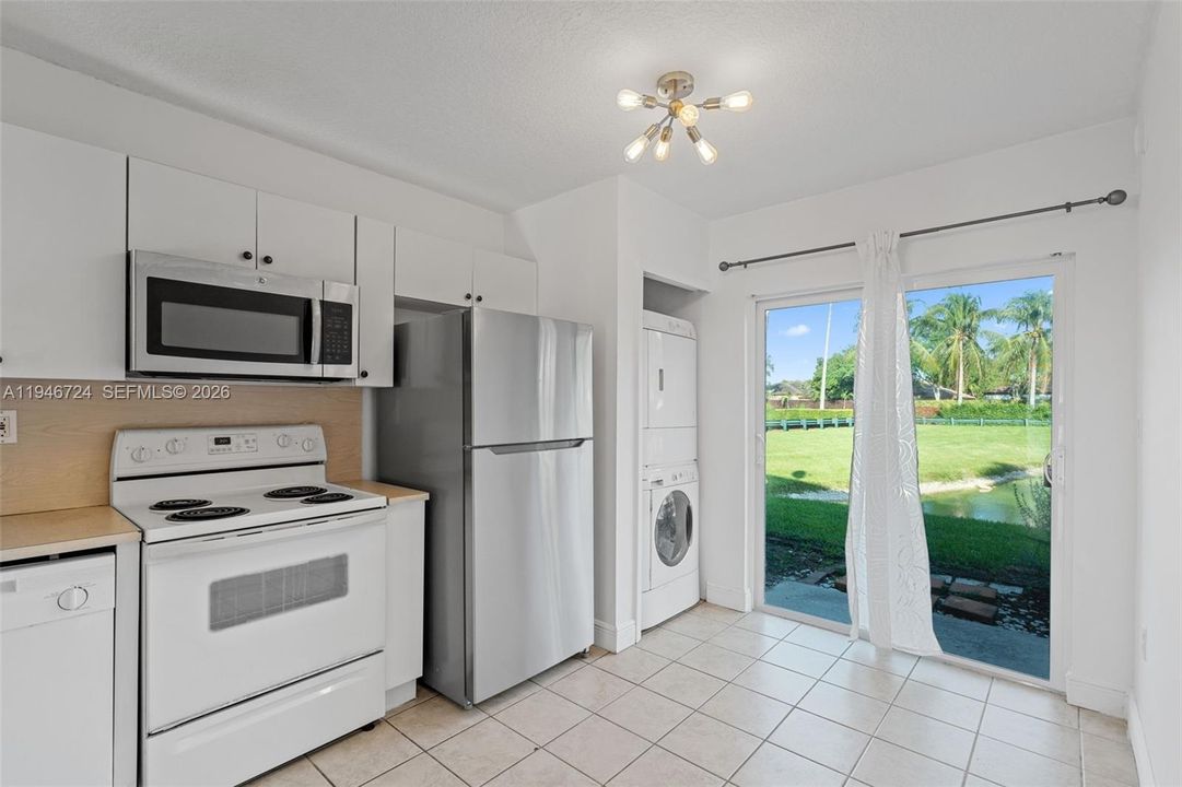 Activo con contrato: $246,499 (2 camas, 2 baños, 920 Pies cuadrados)