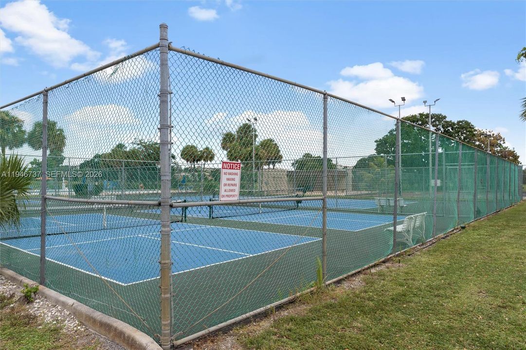 For Sale: $99,500 (2 beds, 2 baths, 1060 Square Feet)