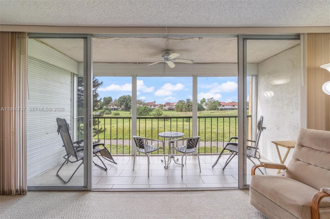 For Sale: $99,500 (2 beds, 2 baths, 1060 Square Feet)