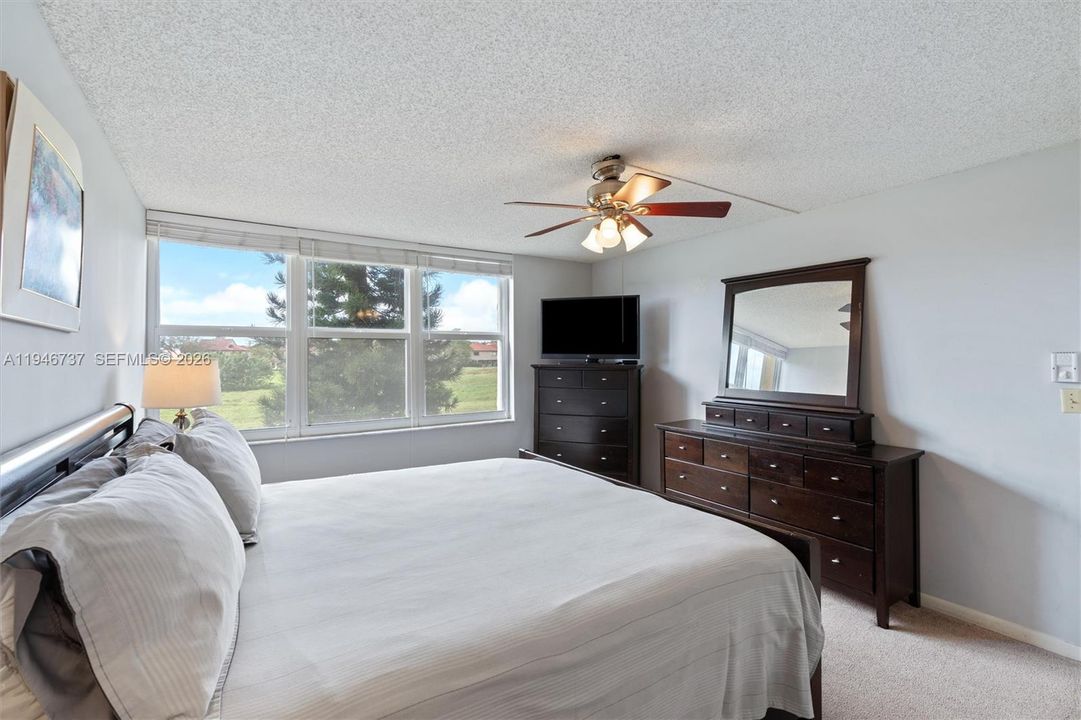 For Sale: $99,500 (2 beds, 2 baths, 1060 Square Feet)