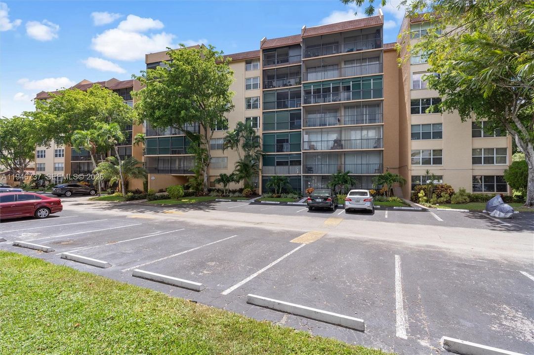 For Sale: $99,500 (2 beds, 2 baths, 1060 Square Feet)