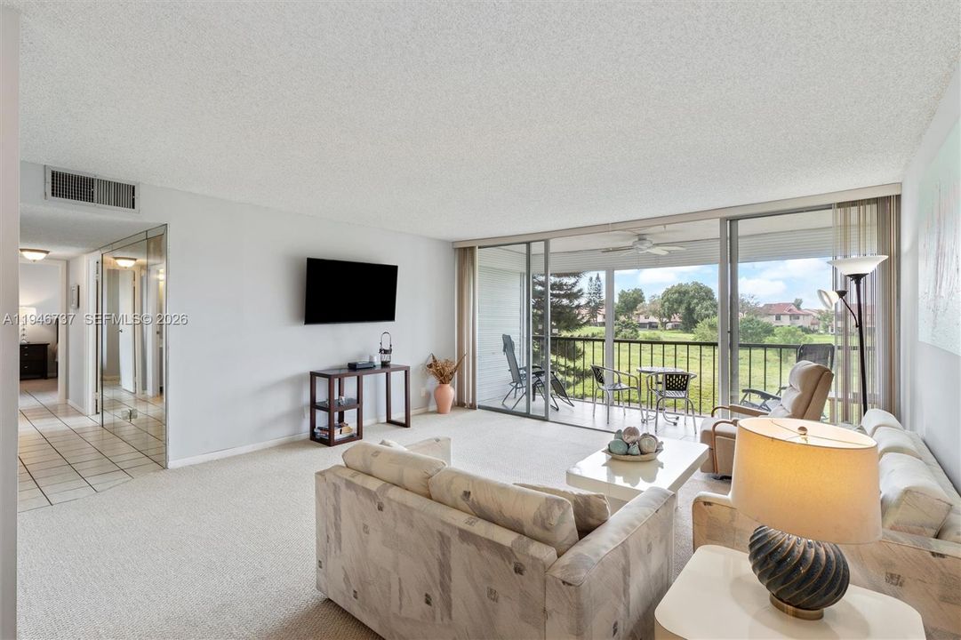 For Sale: $99,500 (2 beds, 2 baths, 1060 Square Feet)