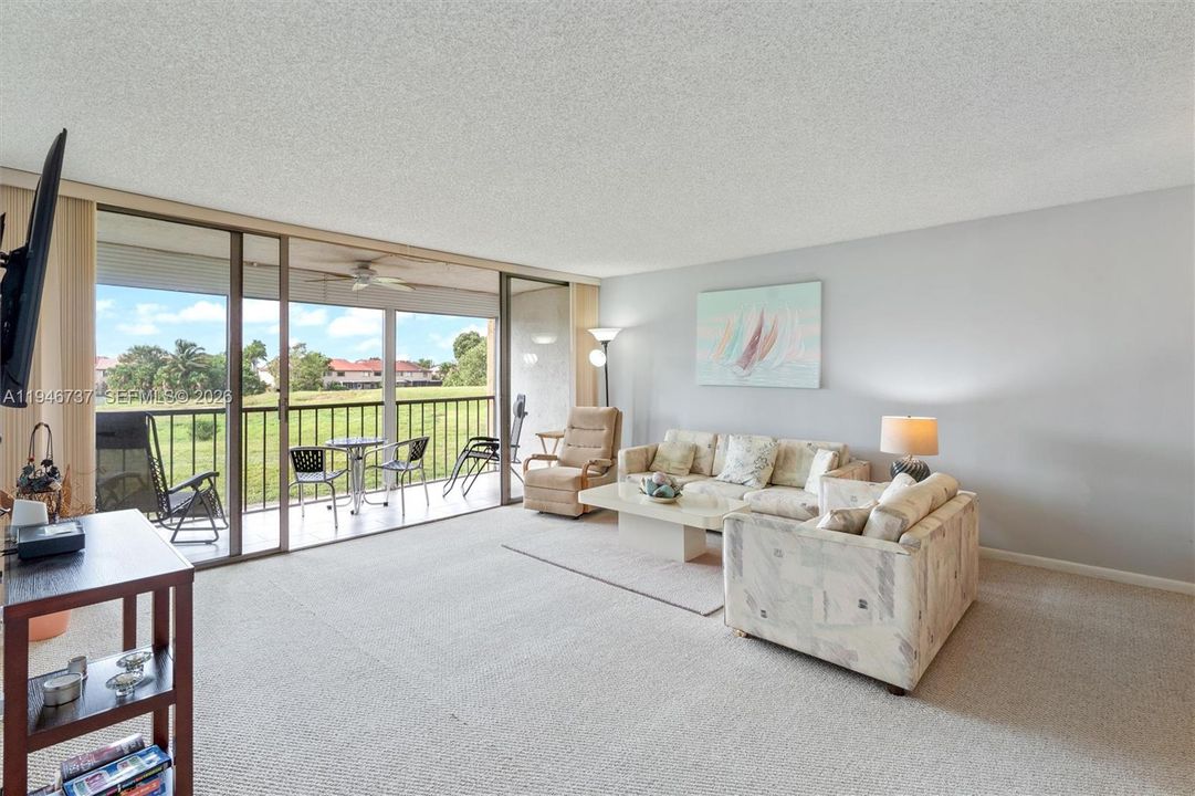 For Sale: $99,500 (2 beds, 2 baths, 1060 Square Feet)