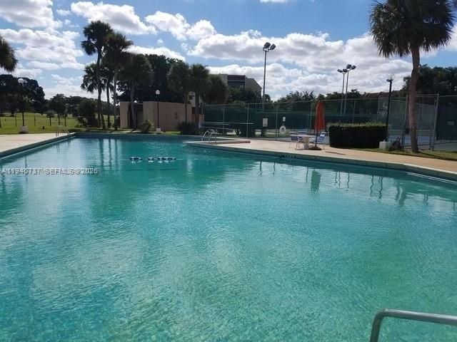 For Sale: $99,500 (2 beds, 2 baths, 1060 Square Feet)