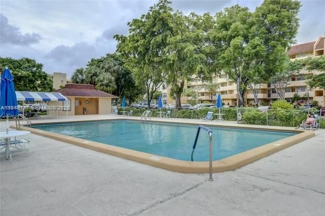 For Sale: $99,500 (2 beds, 2 baths, 1060 Square Feet)