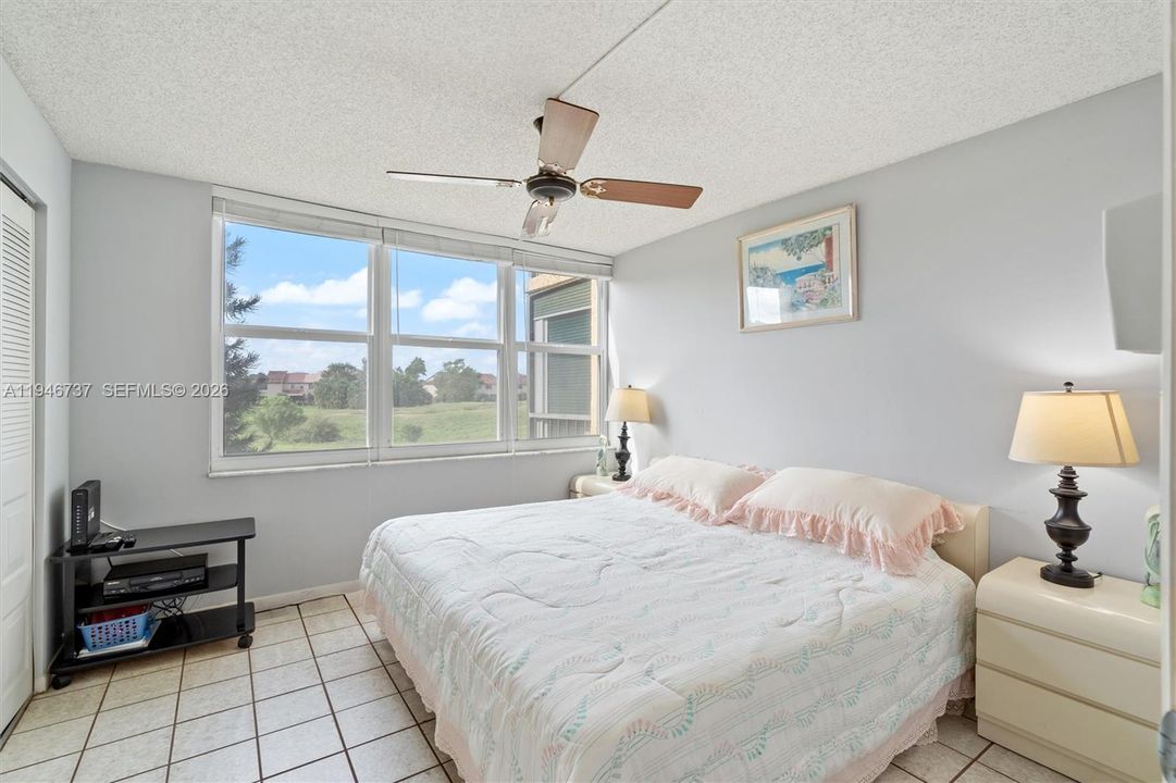 For Sale: $99,500 (2 beds, 2 baths, 1060 Square Feet)