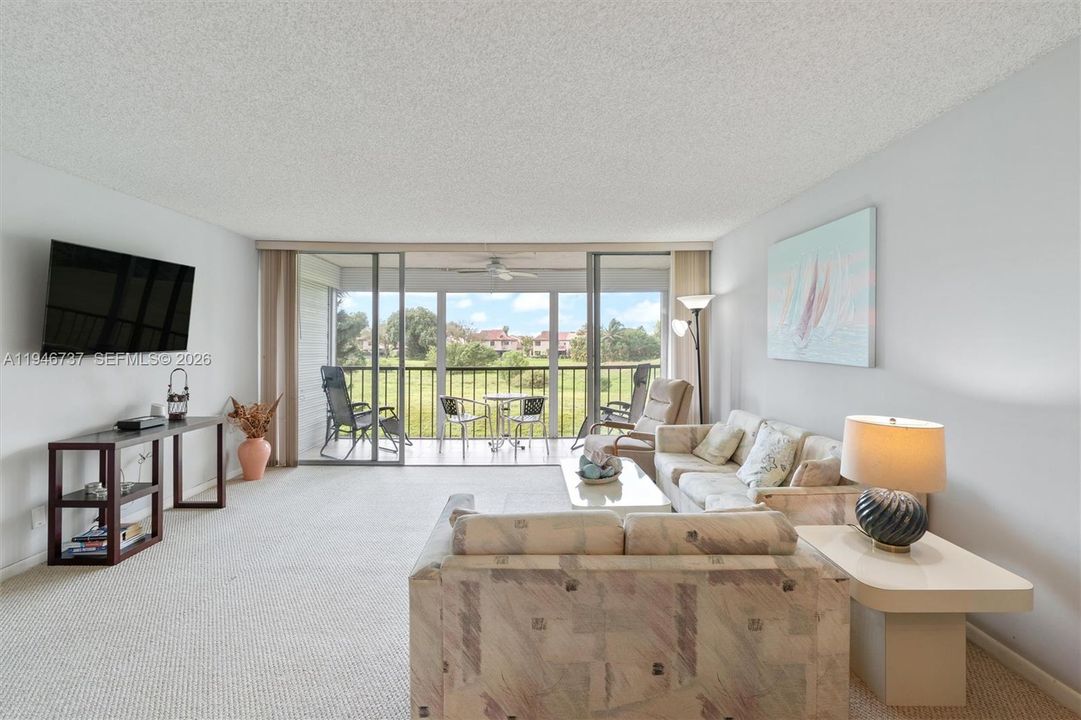 For Sale: $99,500 (2 beds, 2 baths, 1060 Square Feet)