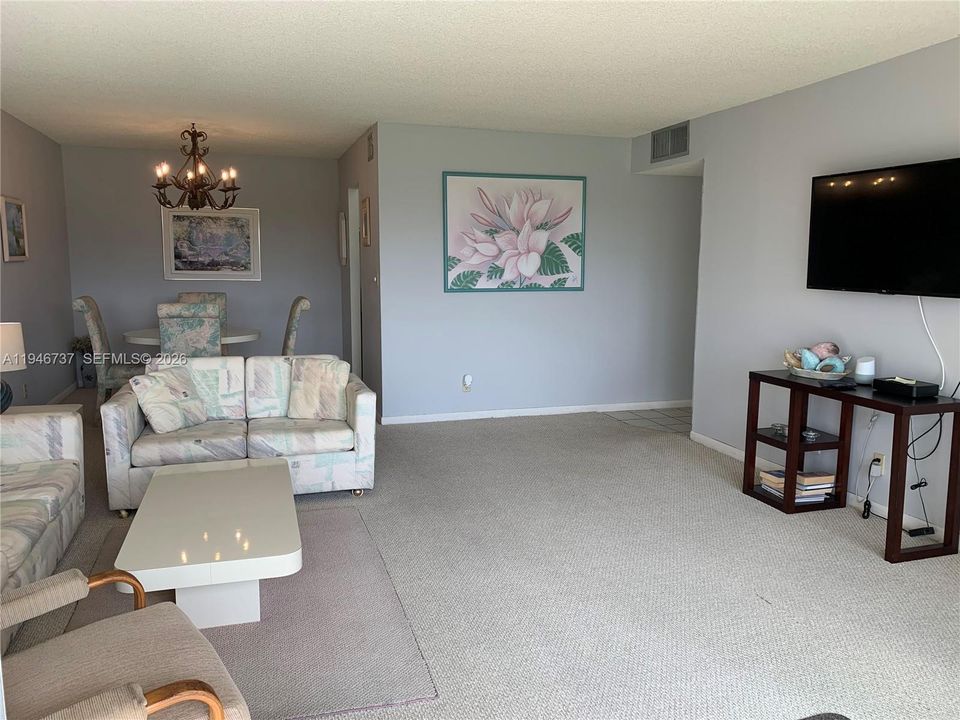 For Sale: $99,500 (2 beds, 2 baths, 1060 Square Feet)
