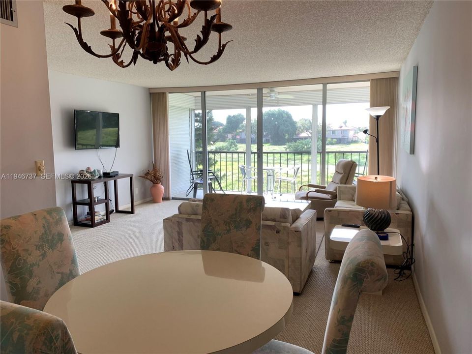 For Sale: $99,500 (2 beds, 2 baths, 1060 Square Feet)