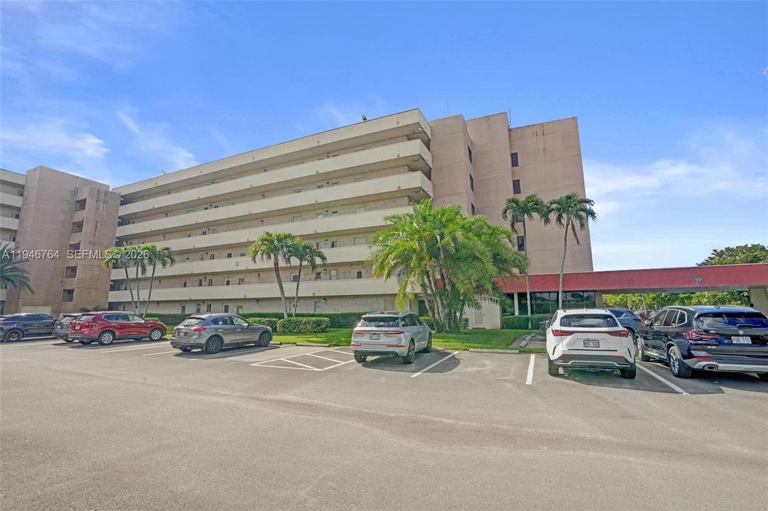 For Sale: $149,000 (1 beds, 1 baths, 800 Square Feet)