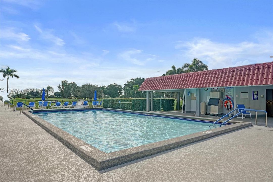 For Sale: $149,000 (1 beds, 1 baths, 800 Square Feet)