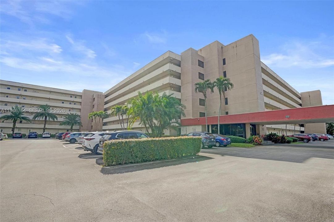 For Sale: $149,000 (1 beds, 1 baths, 800 Square Feet)