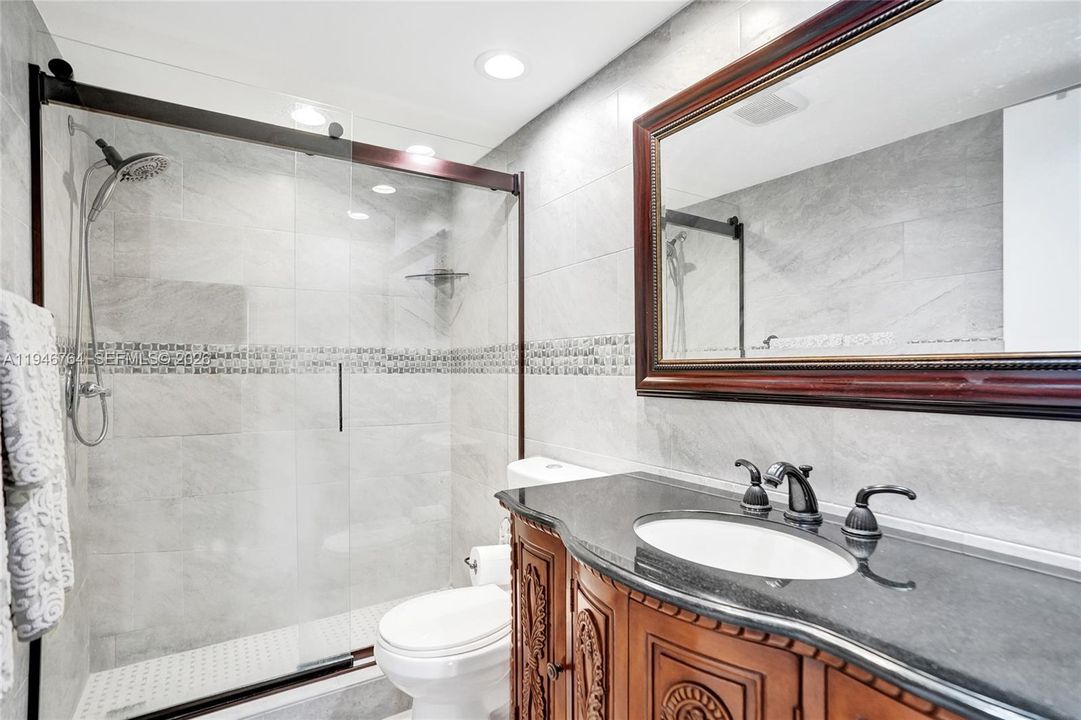 For Sale: $149,000 (1 beds, 1 baths, 800 Square Feet)