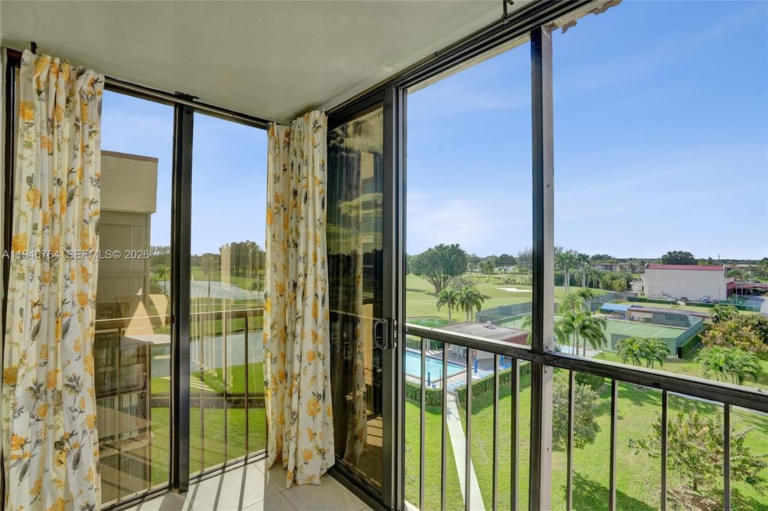 For Sale: $149,000 (1 beds, 1 baths, 800 Square Feet)