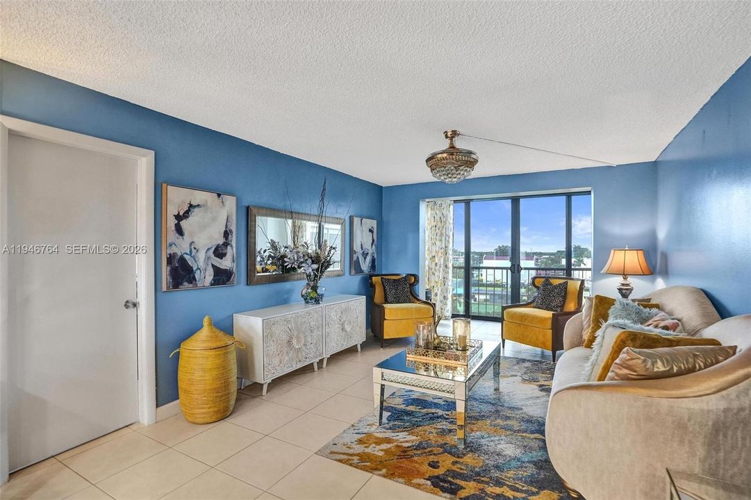 For Sale: $149,000 (1 beds, 1 baths, 800 Square Feet)