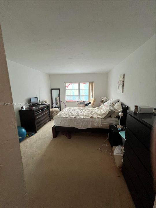 待售: $200,000 (1 贝兹, 1 浴室, 1010 平方英尺)