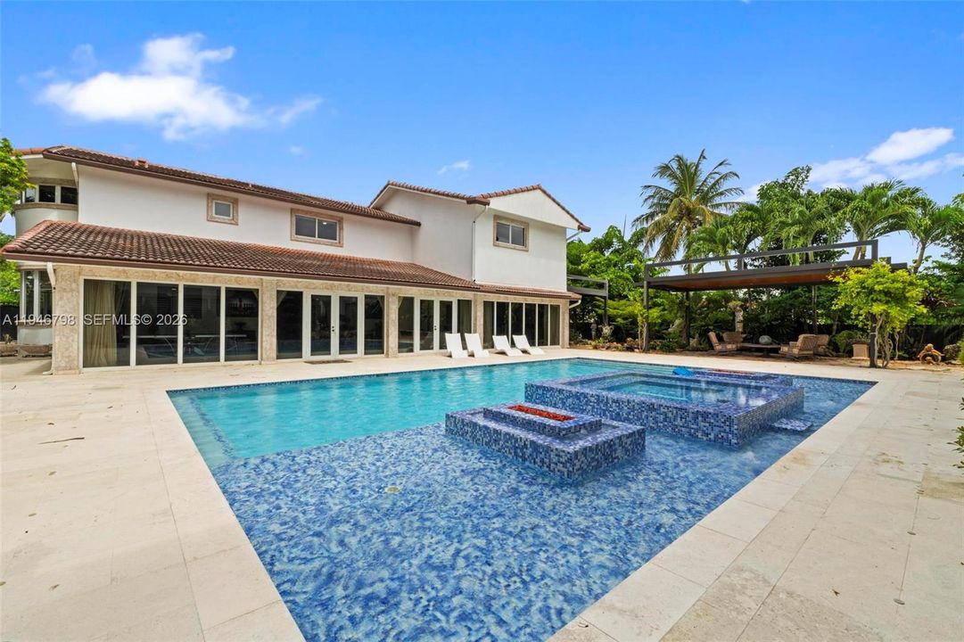 En Venta: $3,800,000 (6 camas, 7 baños, 6423 Pies cuadrados)