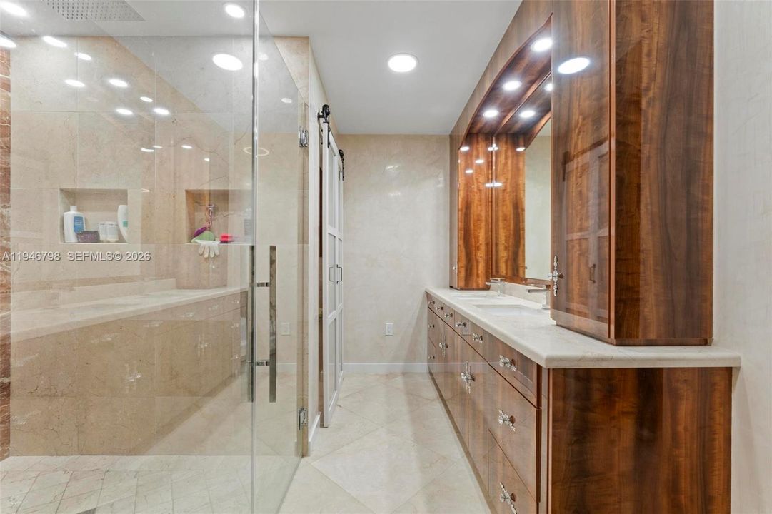 En Venta: $3,800,000 (6 camas, 7 baños, 6423 Pies cuadrados)