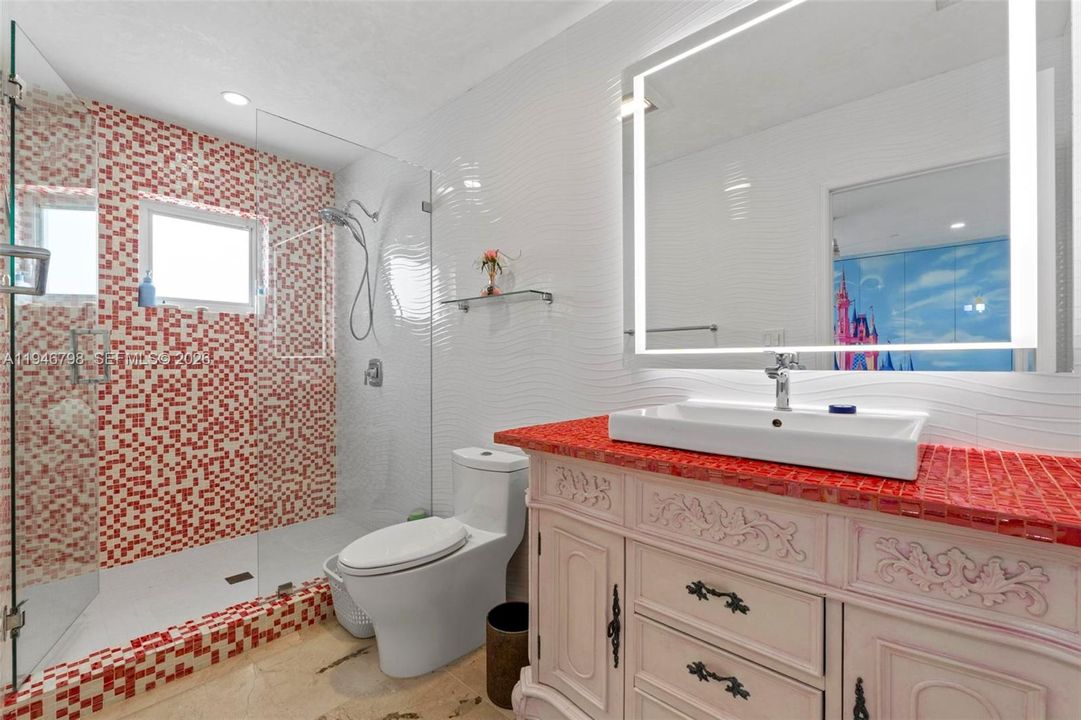 En Venta: $3,800,000 (6 camas, 7 baños, 6423 Pies cuadrados)