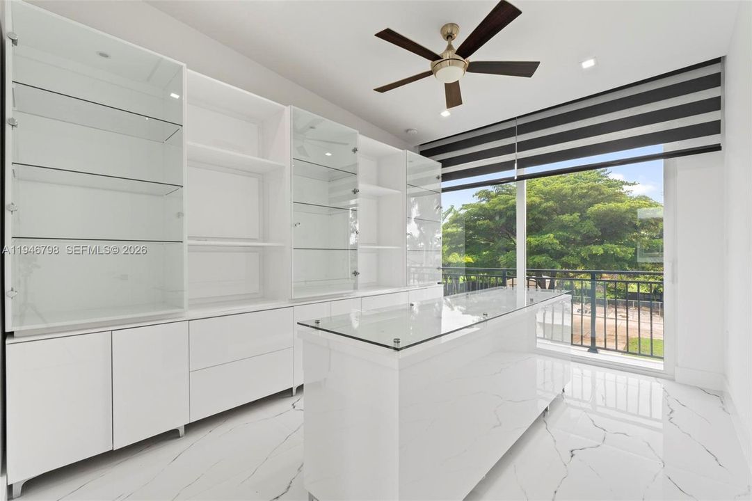 En Venta: $3,800,000 (6 camas, 7 baños, 6423 Pies cuadrados)