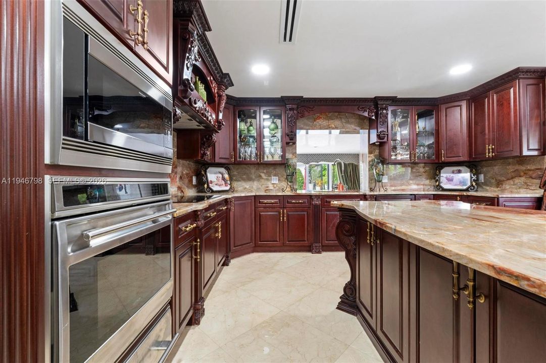 En Venta: $3,800,000 (6 camas, 7 baños, 6423 Pies cuadrados)