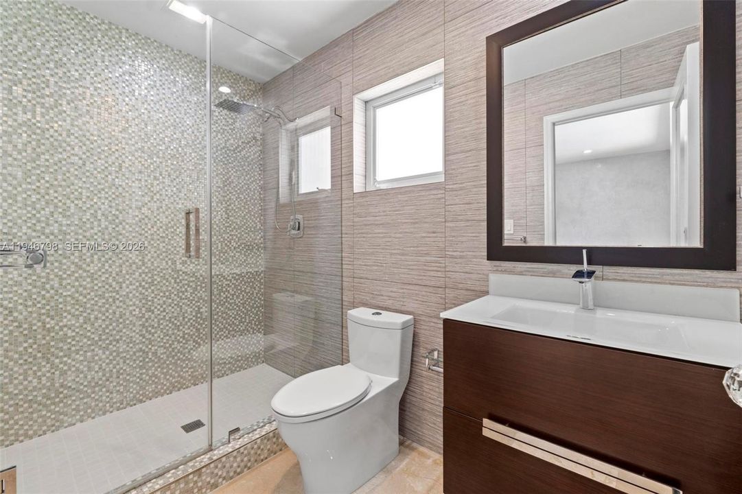 En Venta: $3,800,000 (6 camas, 7 baños, 6423 Pies cuadrados)