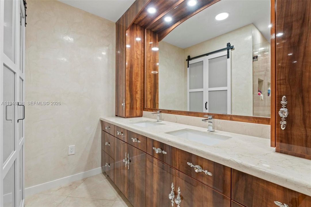 En Venta: $3,800,000 (6 camas, 7 baños, 6423 Pies cuadrados)