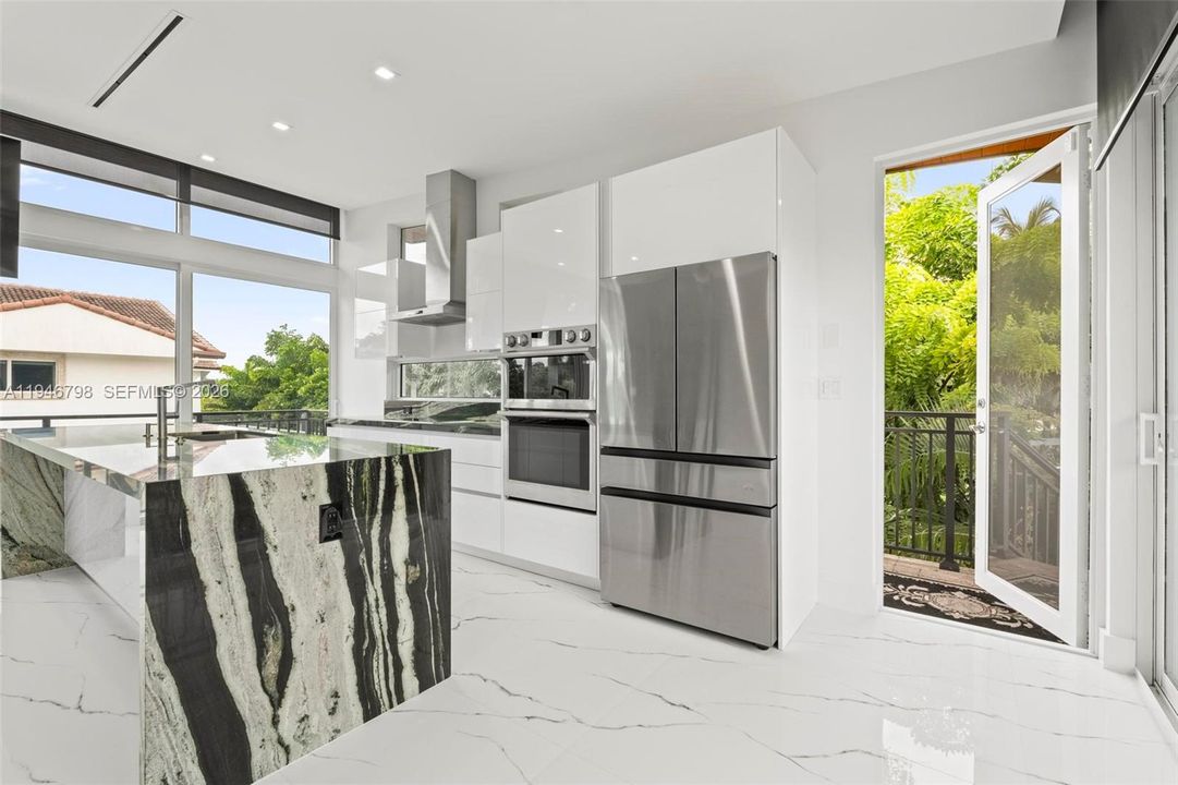 En Venta: $3,800,000 (6 camas, 7 baños, 6423 Pies cuadrados)