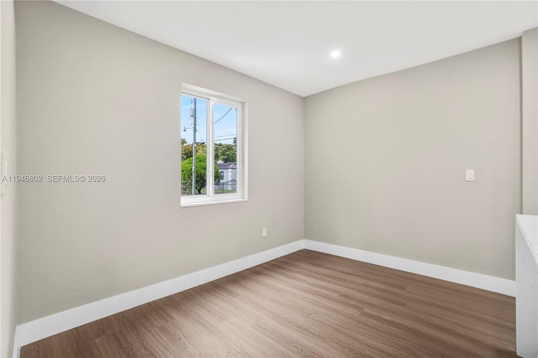 For Sale: $649,900 (3 beds, 2 baths, 1287 Square Feet)