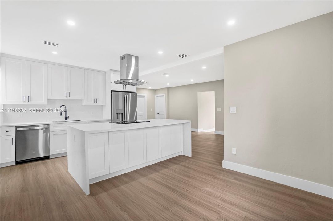 For Sale: $649,900 (3 beds, 2 baths, 1287 Square Feet)