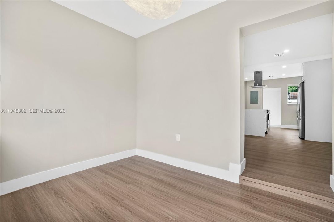 For Sale: $649,900 (3 beds, 2 baths, 1287 Square Feet)