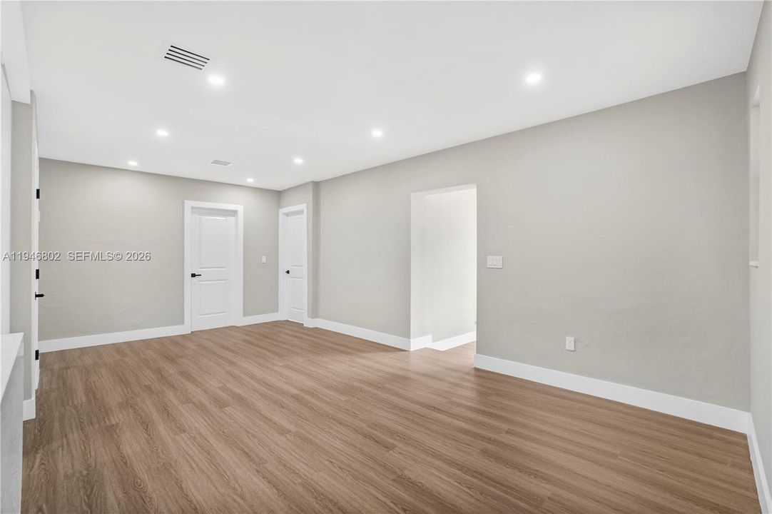 For Sale: $649,900 (3 beds, 2 baths, 1287 Square Feet)