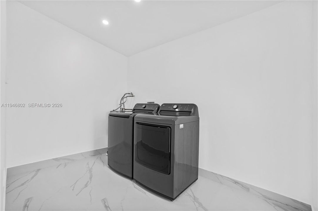 For Sale: $649,900 (3 beds, 2 baths, 1287 Square Feet)