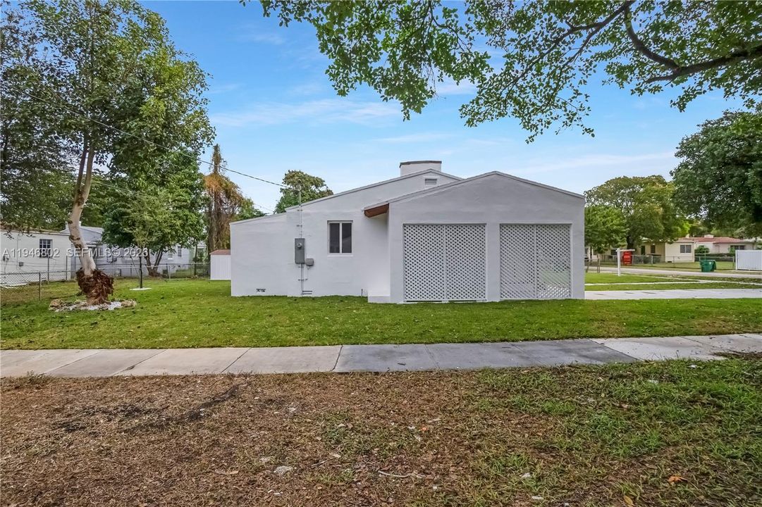 For Sale: $649,900 (3 beds, 2 baths, 1287 Square Feet)